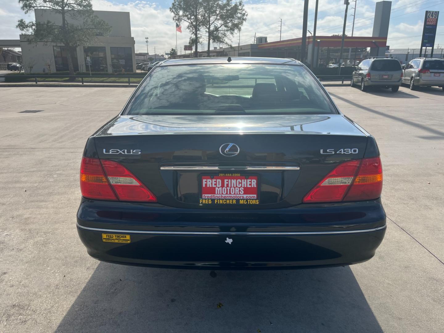 2001 blue /TAN Lexus LS 430 Sedan (JTHBN30F410) with an 4.3L V8 DOHC 32V engine, 5-Speed Automatic Overdrive transmission, located at 14700 Tomball Parkway 249, Houston, TX, 77086, (281) 444-2200, 29.928619, -95.504074 - Photo#5